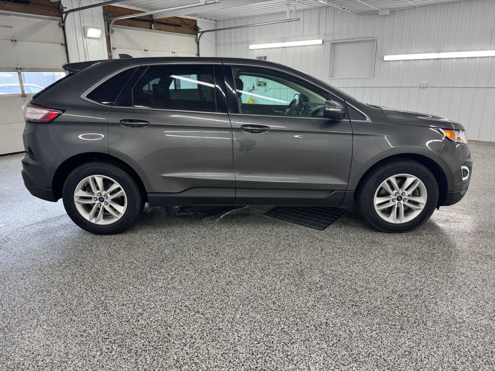 2016 Ford Edge — detail view